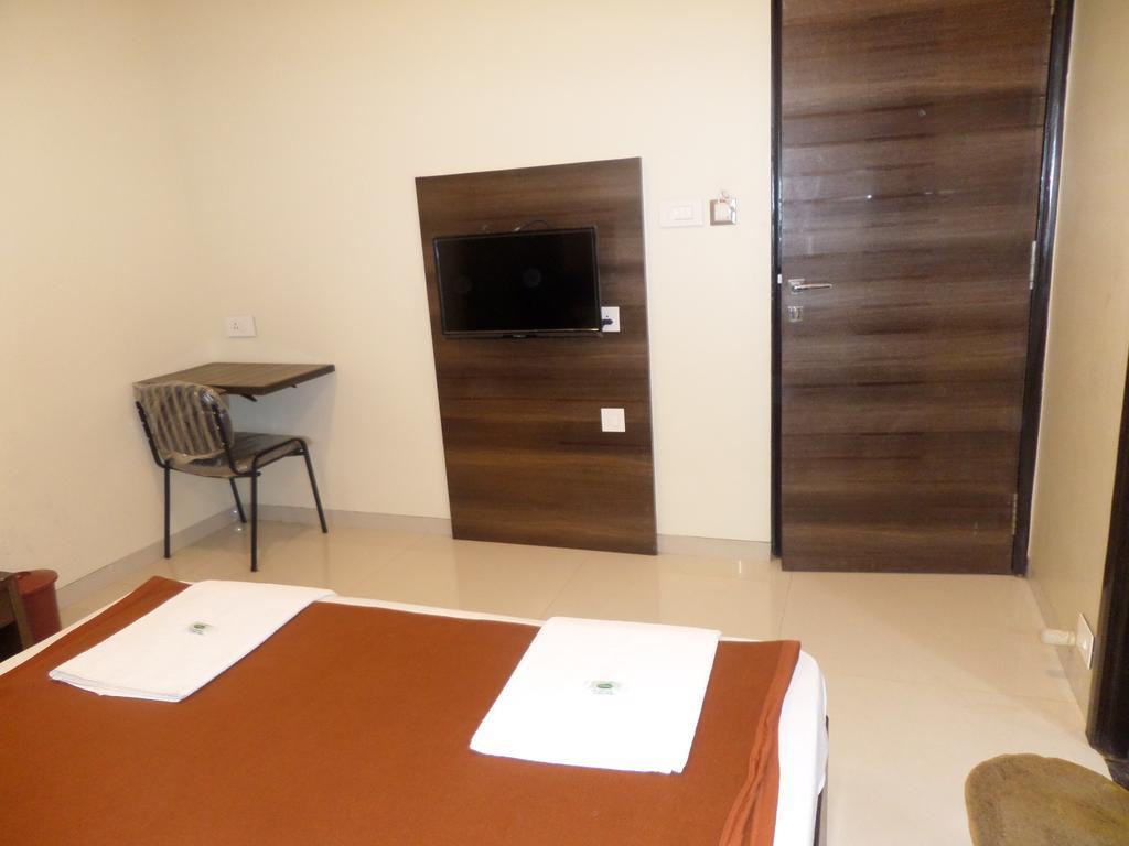 Sai Heera Residency Ξενοδοχείο Shirdi Δωμάτιο φωτογραφία